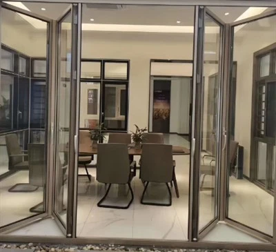 アルミニウムの二重ヒンジ付きドア